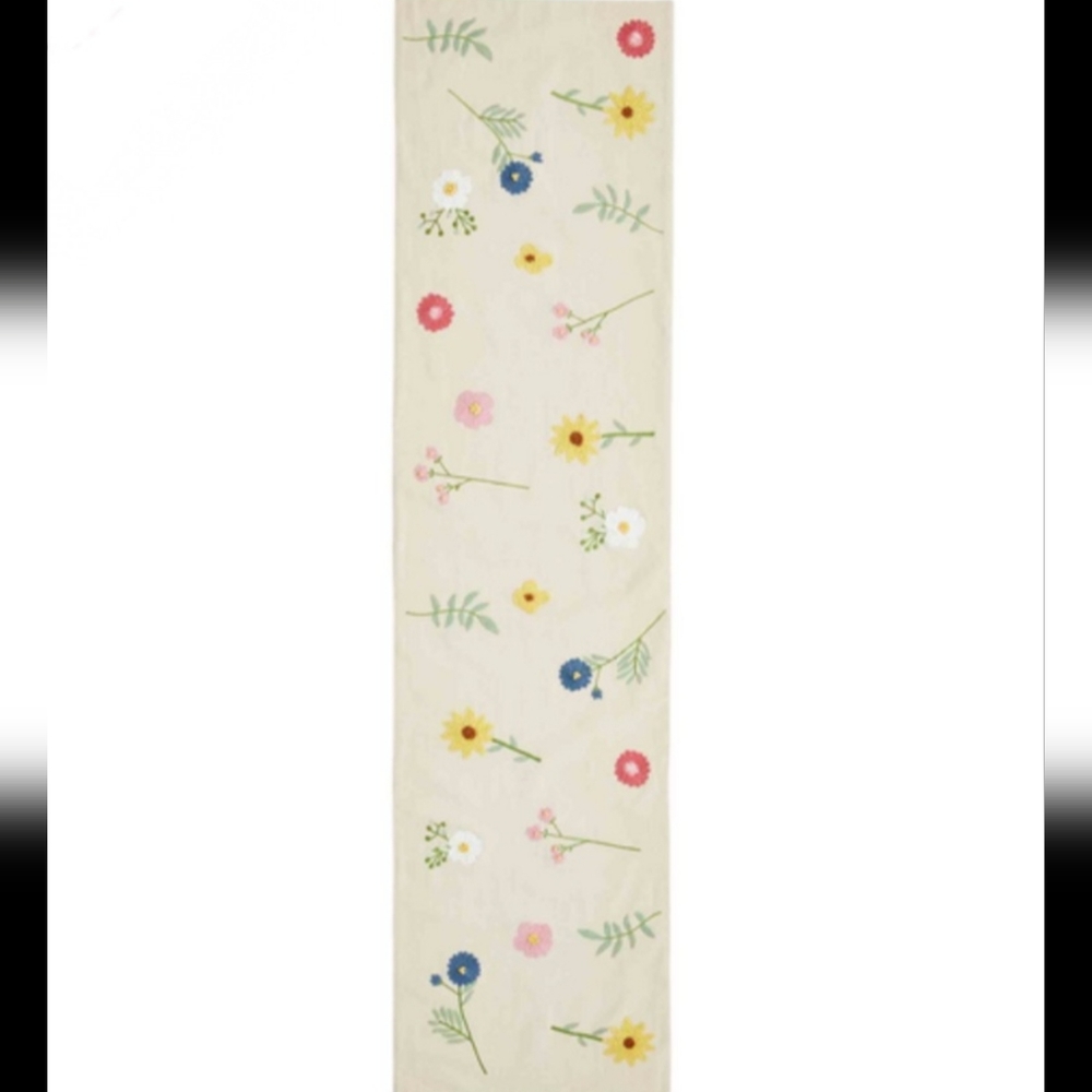 NWT Mud Pie Bloom Table Runner
